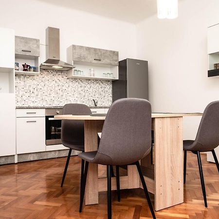 Apartment Marta Rasa Екстер'єр фото