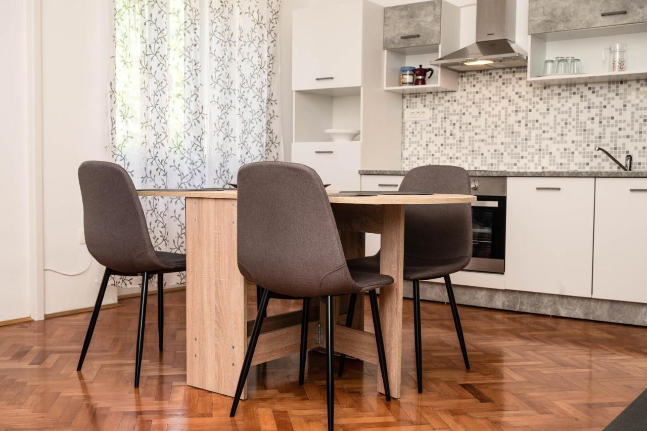 Apartment Marta Rasa Екстер'єр фото