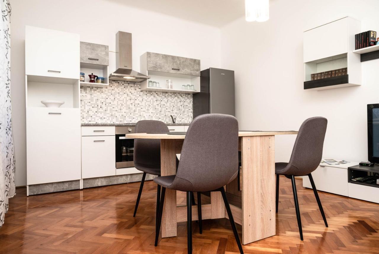 Apartment Marta Rasa Екстер'єр фото