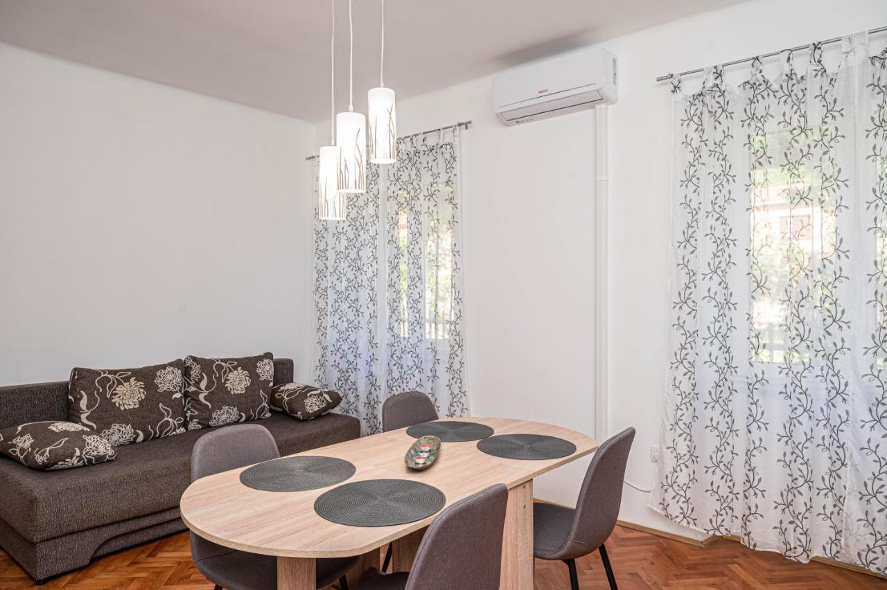 Apartment Marta Rasa Екстер'єр фото